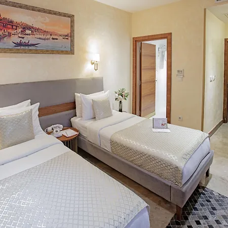 Nowy Efendi - Special Category 4* איסטמבול