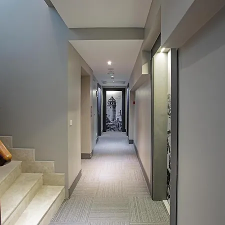 Nowy Efendi - Special Category 4* איסטמבול